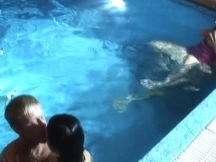 Student fuckfest in the pool