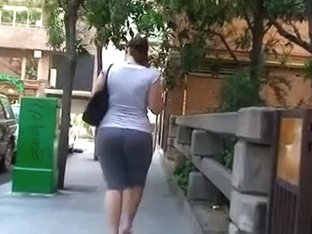 Jiggle Booty Walking