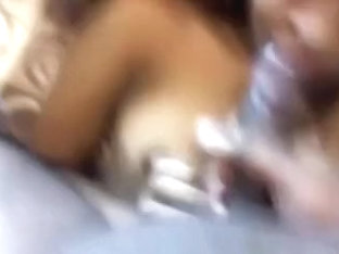 Dominicana mamando guebo al un Gordo