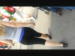 Candid perfect firm ass in leggings!