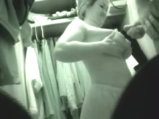 Hidden cam - titfuck in dressing room