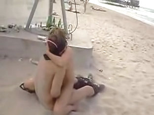 Public voyeur clip of couple fucking on the beach