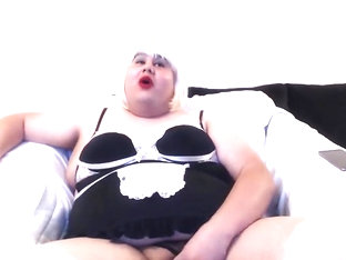 Linda the maid enjoying a webcam session...