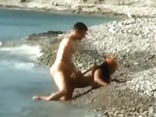 Amateur Big Booty Gal Gets Boned By Her BF On A Beach