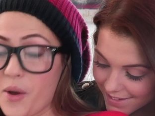 Petite Les Geek Licking Bad Girls Cunt