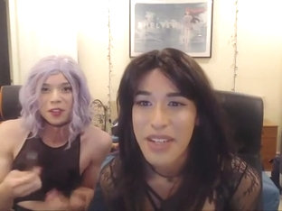 Crossdressers fuck on CAM