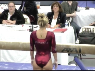 Lovely Blonde Gymnast With A Big Beautiful Butt !