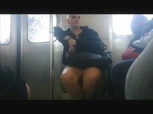 otra abuela pierrnuda en el metro