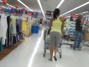 Shaky big ass followed in a supermarket