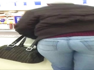 candid booty at grocery store