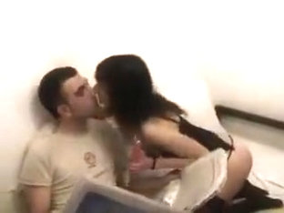 Troietta sanremese gira un porno con gli amici