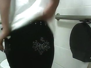 Voyeur tapes multiple girls on a public toilet compilation