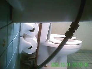 CLAUDIA'S BATHROOM BREAK