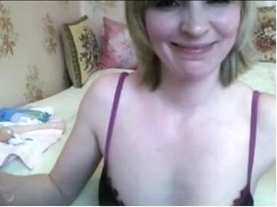 Blonde WebCam Milf plays with dildo