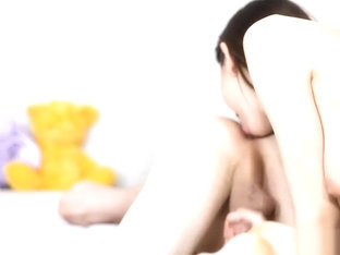 Geile Stiefschwester leckt ihm das Poloch und den Schwanz