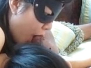 Oriental amteurs blow and tug jointly