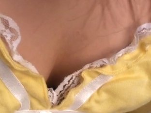 Hidden cam captures nice tits in downblouse video