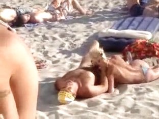 Extremely Public Bj On The Beach