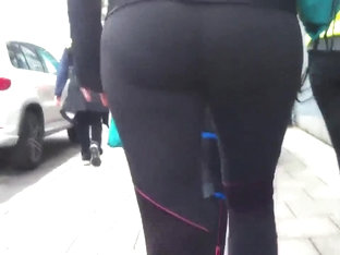 Runners ass in yoga pants