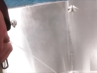 More hotties pissing