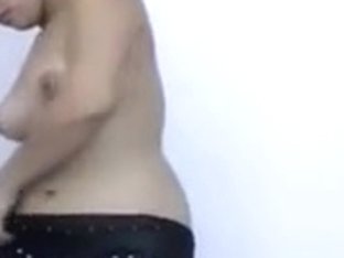 Hawt in nature's garb dance