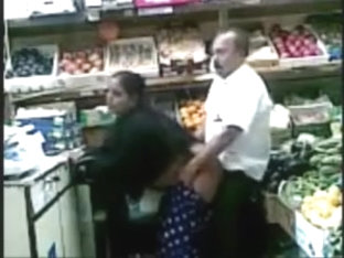 follada en la fruteria