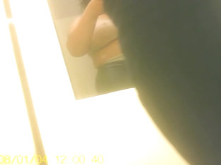 Big Woman In Bra Also Looks Very Sexy On Changing Room Vid