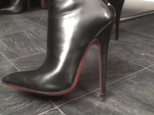 A Diva is talking so shut up, listen and obey slave!!!!1