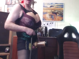 Tanzen, Gummipuppe, Eierhauen Gerhard Hat Spass