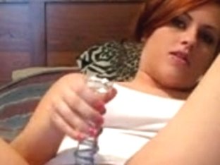 Non-Professional Sweetheart Widens Legs and Dildos