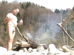 nudist starting-up his small penis