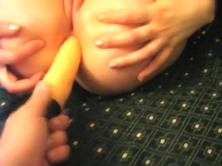 la mia troia si sfonda il culo con vibratore