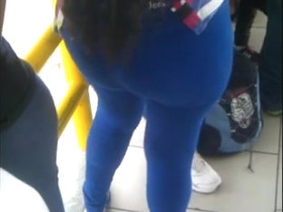 Culona Veterana de Leggins Azules