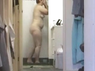 Chubby mature wife taking a shower spy video