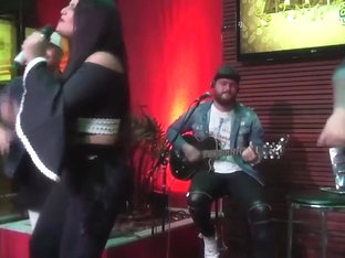 Perlla cantora muito gostosa