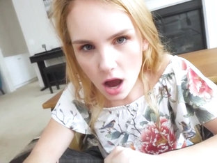 A helping hand for her amateur pussy