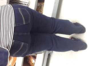 candid milf ass in jeans