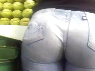 AMAZING ASS IN TIGHT JEANS...