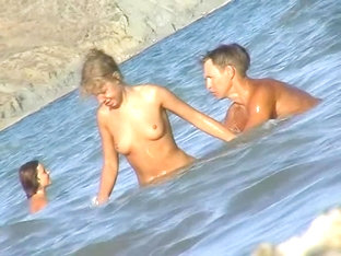 Beach Sex Tape Of Amateurs With The Nice Naked Tits
