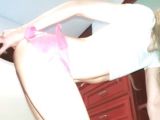 Handsfree sissygasm and accidentally piss