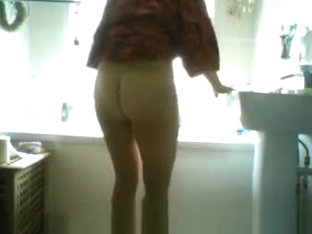 Fabulous MILF ass, our foreign visitor bathroom show