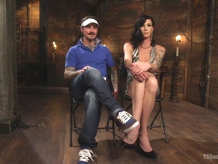 Ryan Patrix et Lorelei Lee et Morgan Bailey dans Playboy coquin honteux et dominé dans un plan à.