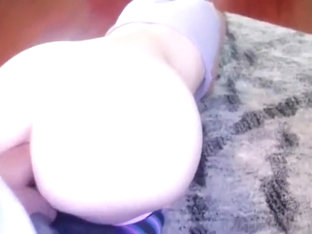 Jeune blonde veut de l'anal puissant