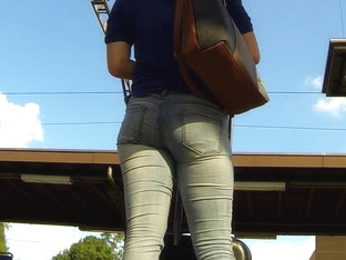 Candid - Nice Ass In Jeans At Train Station