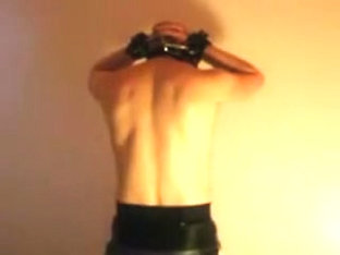 Jeune Sdf Pay Pour Tre Bais En Extrieur