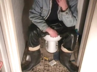 nlboots - rubber trousers except the latrine