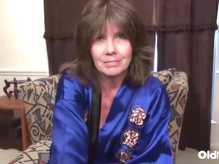 Sexy US MILF Penny Priet Gets Off With Dildo