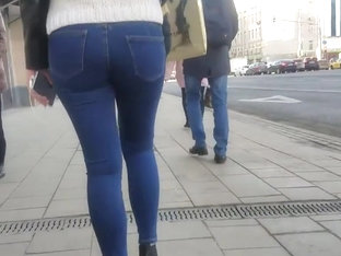 Sexy blonde with hot round ass