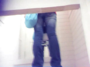 Cutie in tight blue jeans and off on changing room video