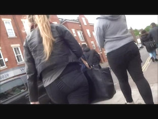 Candid teens with big asses in tight jeans